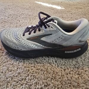 Brooks Women's Gray and Black Running Shoes